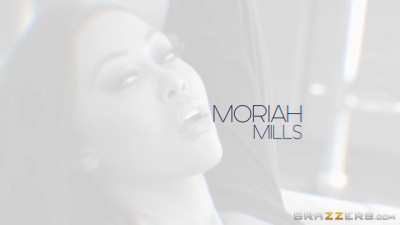 Moriah Mills seduce scene