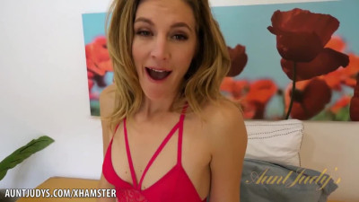 Girl Mona Wales masturbation