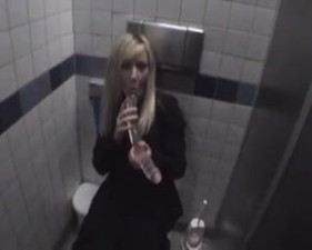 Pussy fucking in public with blonde babe